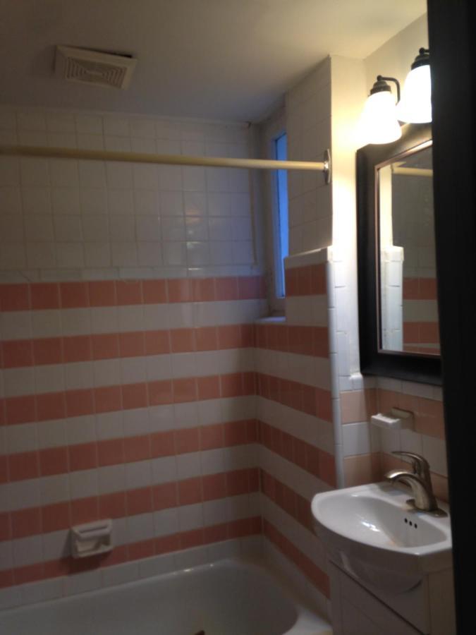 Montreal Accommodation Near Downtown المظهر الخارجي الصورة